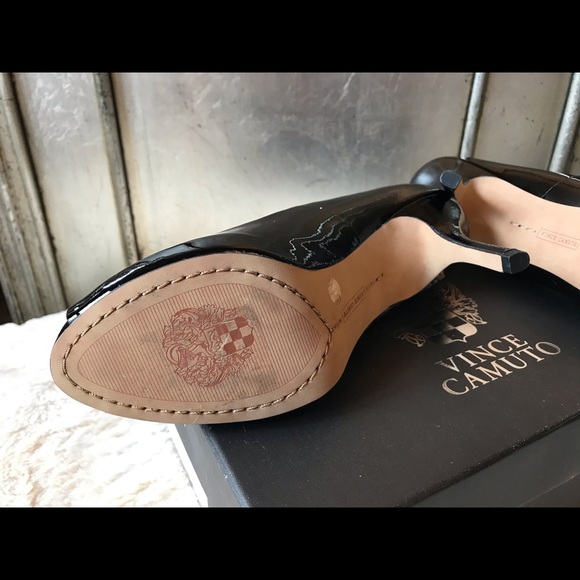 Vince Camuto black shinny heal - Picture 5 of 5